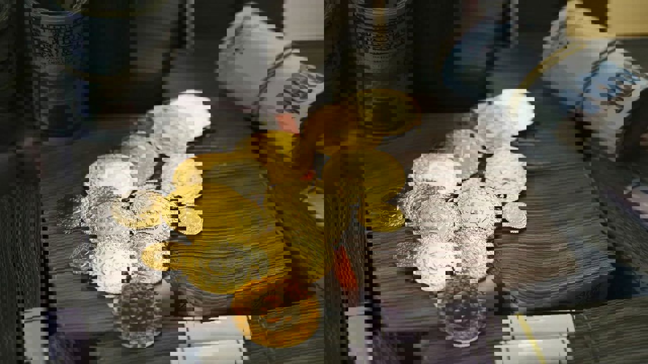 Altın Haftaya Sert Düşüşle Girdi